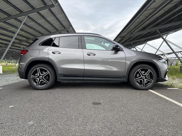 Mercedes-Benz GLA-KLASSE 250e AMG Line | Night | Panoramadak | Multibeam LED | Parkeercamera | Sfeerverlichting |