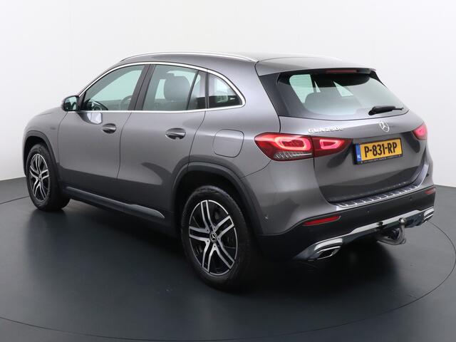 Mercedes-Benz GLA-KLASSE 250e Luxury // Trekhaak // Carplay // WideScreen // Navigatie // LED Koplampen // Cruise Control