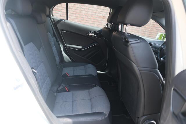 Mercedes-Benz GLA-KLASSE 180 122pk Business Solution | Navi | Climate | Cruise | Camera | 17" velgen