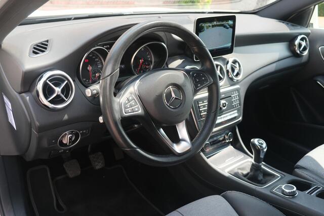 Mercedes-Benz GLA-KLASSE 180 122pk Business Solution | Navi | Climate | Cruise | Camera | 17" velgen