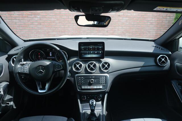 Mercedes-Benz GLA-KLASSE 180 122pk Business Solution | Navi | Climate | Cruise | Camera | 17" velgen