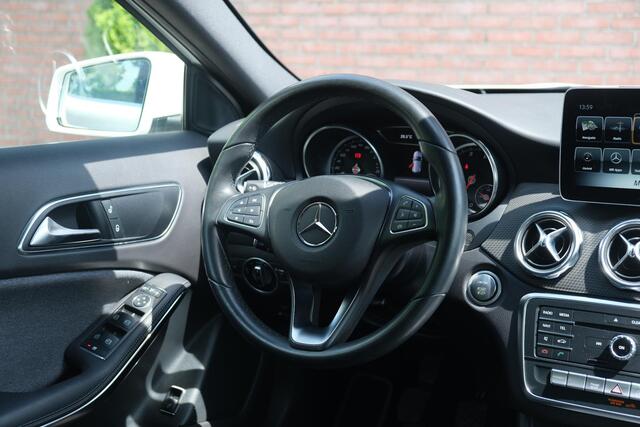 Mercedes-Benz GLA-KLASSE 180 122pk Business Solution | Navi | Climate | Cruise | Camera | 17" velgen