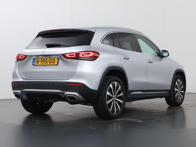 Mercedes-Benz GLA-KLASSE 180 Luxury Line | Keyless | 19" lichtmetalen velgen | Multibeam | Sfeerverlichting | Stoelverwarming |