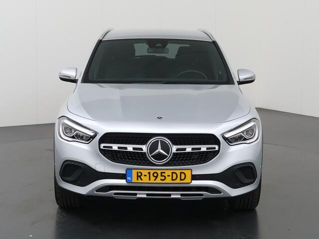 Mercedes-Benz GLA-KLASSE 180 Luxury Line | Keyless | 19" lichtmetalen velgen | Multibeam | Sfeerverlichting | Stoelverwarming |