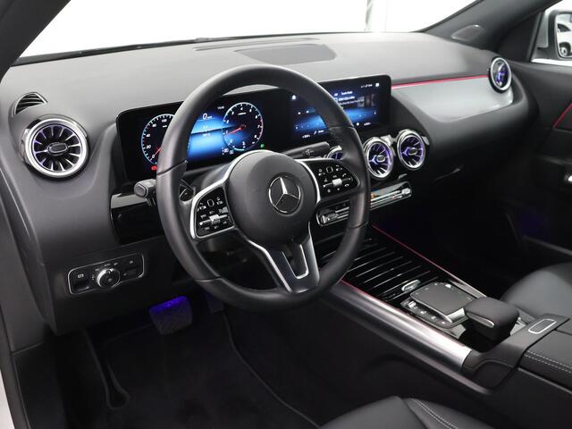 Mercedes-Benz GLA-KLASSE 180 Luxury Line | Keyless | 19" lichtmetalen velgen | Multibeam | Sfeerverlichting | Stoelverwarming |