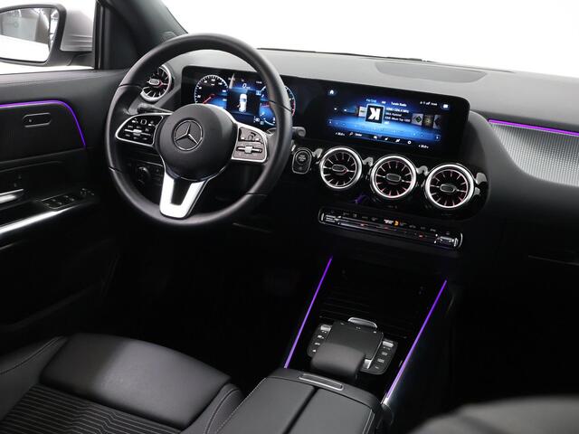 Mercedes-Benz GLA-KLASSE 180 Luxury Line | Keyless | 19" lichtmetalen velgen | Multibeam | Sfeerverlichting | Stoelverwarming |