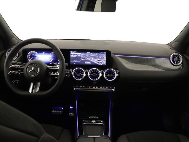 Mercedes-Benz GLA-KLASSE 180 Star Edition AMG Line | Nightpakket | Dodehoekassistent | Parkeerpakket met achteruitrijcamera | Spiegelpakket | USB-pakket plus | EASY PACK achterklep | Keyless-Go comfortpakket |