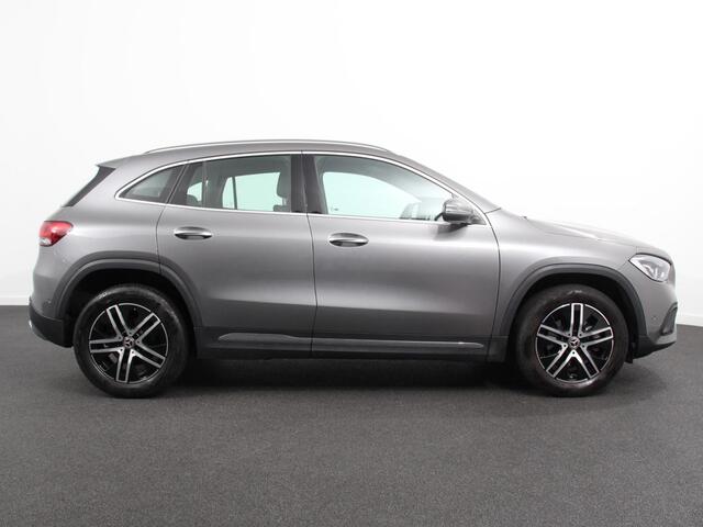 Mercedes-Benz GLA-KLASSE 200 Progressive | Climate control | Parkeersensoren | Apple carplay/ Andriod auto | Verwarmde voorstoelen | LED | Achteruitrijcamera | Adeptive cruise control