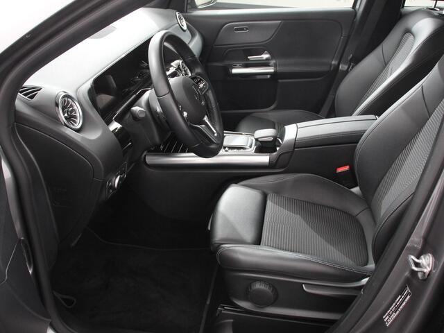Mercedes-Benz GLA-KLASSE 200 Progressive | Climate control | Parkeersensoren | Apple carplay/ Andriod auto | Verwarmde voorstoelen | LED | Achteruitrijcamera | Adeptive cruise control