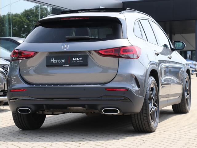 Mercedes-Benz GLA-KLASSE 180 AMG Line I Panoramadak I Trekhaak I Leder I Widescreen