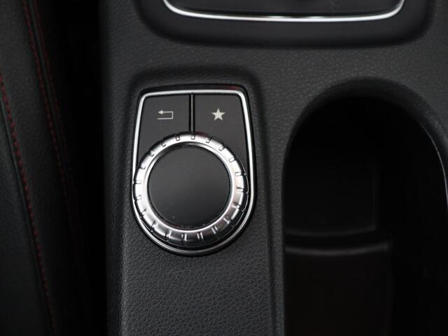 Mercedes-Benz GLA-KLASSE AMG 45 4MATIC | Panoramadak | Stoelverwarming | Xenon | Leder/Alcantara | Park Assist | Navigatie | 19'' lichtmetalen velgen | Cruise control | Bluetooth