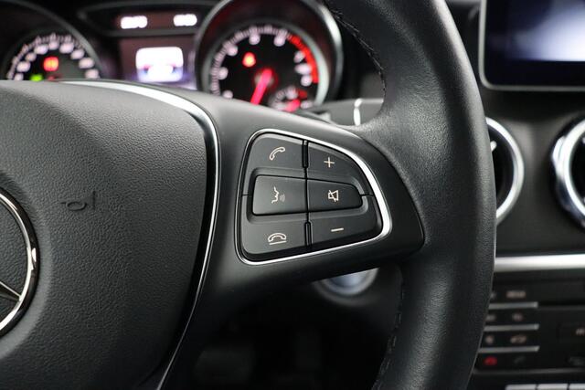 Mercedes-Benz GLA-KLASSE 180 | Sportstoelen | Navigatie