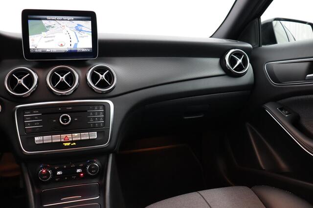 Mercedes-Benz GLA-KLASSE 180 | Sportstoelen | Navigatie
