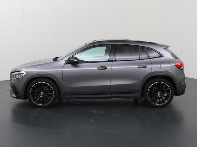 Mercedes-Benz GLA-KLASSE 200 AMG Line | Night | Panoramadak | Widescreen | Achteruitrijcamera |