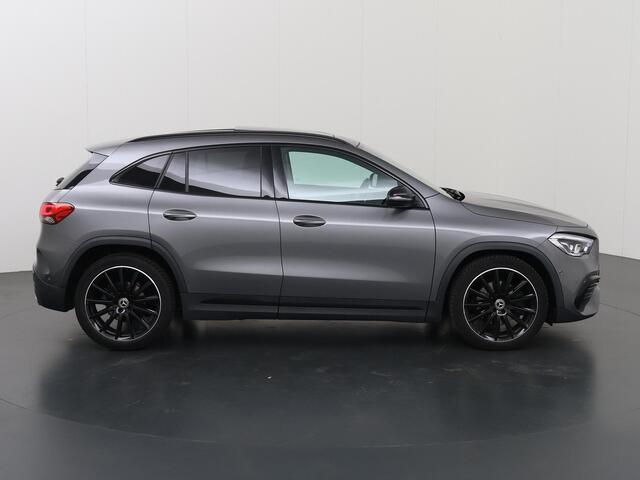 Mercedes-Benz GLA-KLASSE 200 AMG Line | Night | Panoramadak | Widescreen | Achteruitrijcamera |