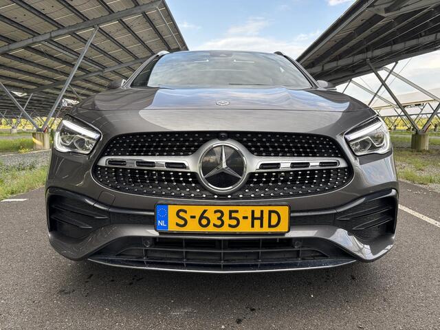 Mercedes-Benz GLA-KLASSE 250 e AMG Line | Panoramadak | Elektrische achterklep | Trekhaak | Stoelverwarming | Sfeerverlichting |