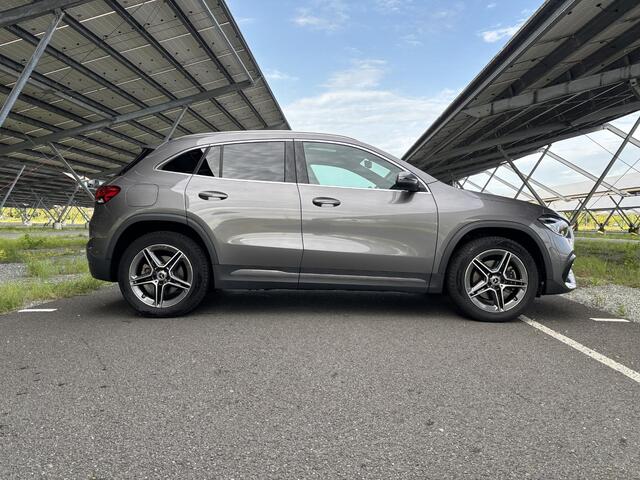 Mercedes-Benz GLA-KLASSE 250 e AMG Line | Panoramadak | Elektrische achterklep | Trekhaak | Stoelverwarming | Sfeerverlichting |