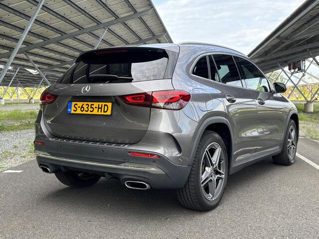 Mercedes-Benz GLA-KLASSE 250 e AMG Line | Panoramadak | Elektrische achterklep | Trekhaak | Stoelverwarming | Sfeerverlichting |