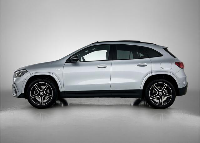 Mercedes-Benz GLA-KLASSE 250 e Business Solution AMG | Nightpakket | Smartphone integratie | Multibeam LED | Panoramaschuifdak | Stoelverwarming voor |