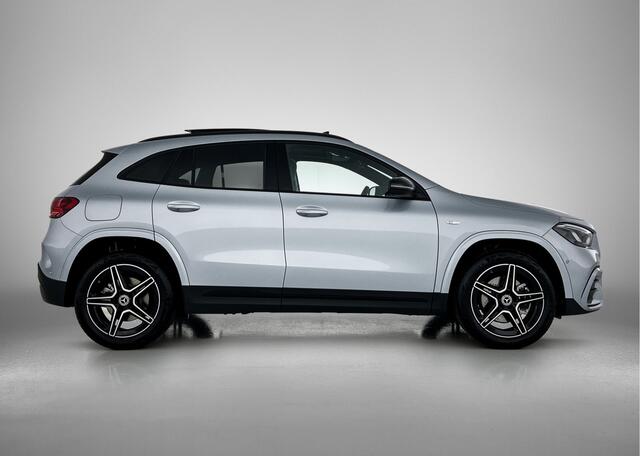 Mercedes-Benz GLA-KLASSE 250 e Business Solution AMG | Nightpakket | Smartphone integratie | Multibeam LED | Panoramaschuifdak | Stoelverwarming voor |