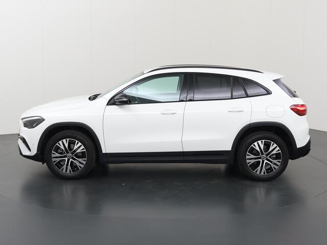 Mercedes-Benz GLA-KLASSE 250 e Star Edition AMG Line | Navigatie | Parkeercamera | Stoelverwarming | Keyless Go |
