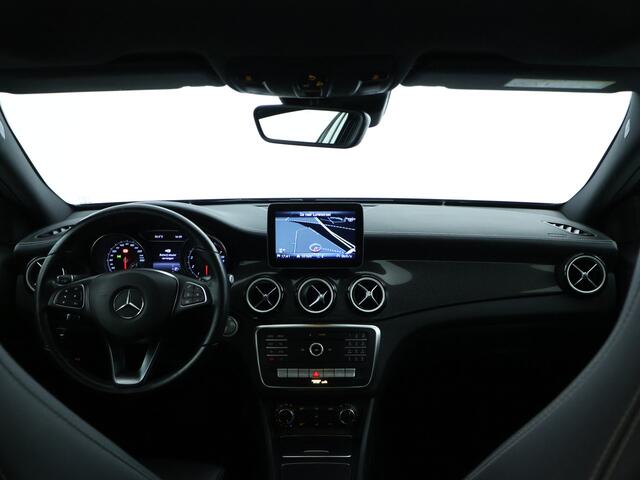 Mercedes-Benz GLA-KLASSE 180 Business Solution AMG Line | Panoramadak | Cruise Control | Stoelverwarming | Trekhaak