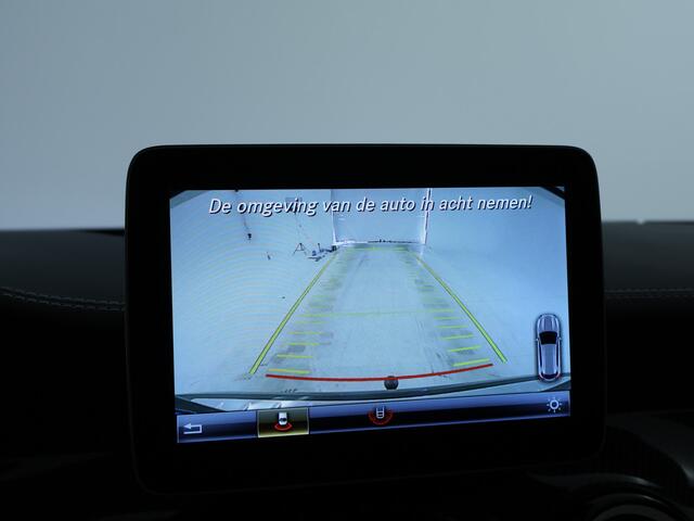 Mercedes-Benz GLA-KLASSE 180 Business Solution AMG Line | Panoramadak | Cruise Control | Stoelverwarming | Trekhaak