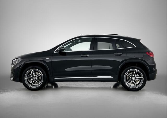 Mercedes-Benz GLA-KLASSE 250 e Business Solution AMG | Trekhaak | Advanced sound system | GUARD 360 ° Vehicle protection Plus | Dodehoekassistent | Panoramaschuifdak | Stoelverwarming voor |