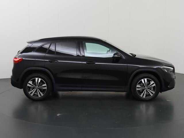 Mercedes-Benz GLA-KLASSE 250 e Business Solution Luxury | Trekhaak | Stoelverwarming | Achteruitrijcamera | Getint glas |