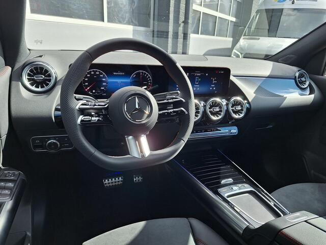 Mercedes-Benz GLA-KLASSE 250 e Business Solution AMG | Panoramadak | Trekhaak | Night pakket | Achteruitrijcamera | Multibeam LED | Sfeerverlichting | Smartphone integratie | Keyless-GO | Elektrische achterklep