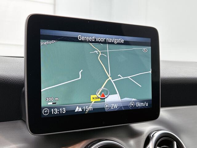 Mercedes-Benz GLA-KLASSE 180 Business Solution AMG Night Upgrade | 5 spaaks lichtmetalen velgen | Navigatie | Trekhaak | Parking support |