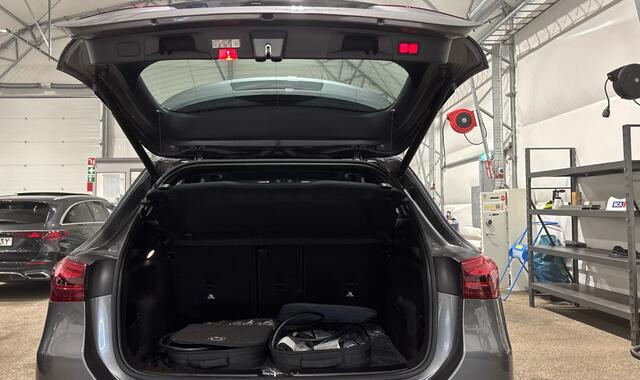 Mercedes-Benz GLA-KLASSE 250 e Business Line Panorama dak/Stoelverwarming/Camera/2 set velgen.