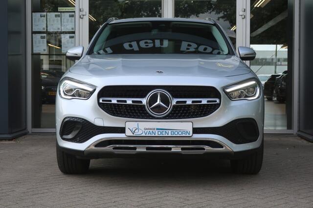 Mercedes-Benz GLA-KLASSE 250 E Navi, Clima, Led Verlichting, etc.