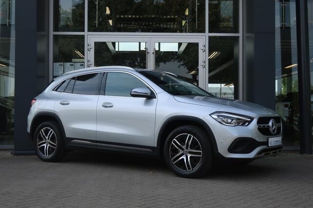 Mercedes-Benz GLA-KLASSE 250 E Navi, Clima, Led Verlichting, etc.