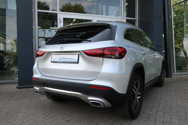 Mercedes-Benz GLA-KLASSE 250 E Navi, Clima, Led Verlichting, etc.