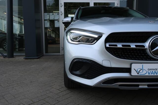 Mercedes-Benz GLA-KLASSE 250 E Navi, Clima, Led Verlichting, etc.