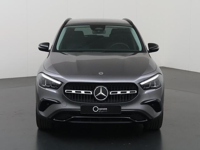 Mercedes-Benz GLA-KLASSE 250 e Business Solution Luxury | Trekhaak | Dode hoek assistent | Night pakket |