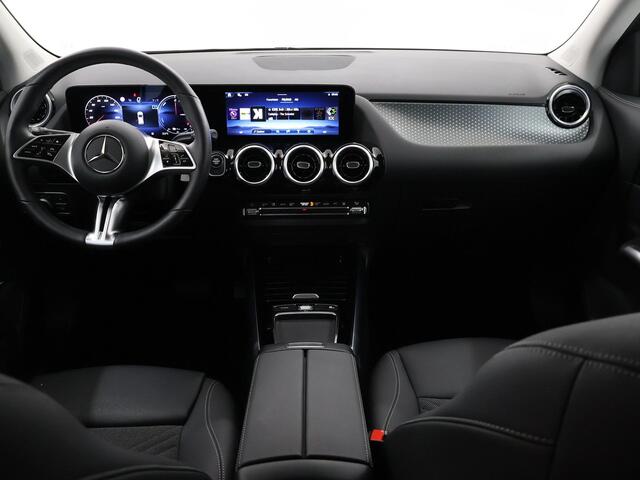 Mercedes-Benz GLA-KLASSE 250 e Business Solution Luxury | Trekhaak | Dode hoek assistent | Night pakket |