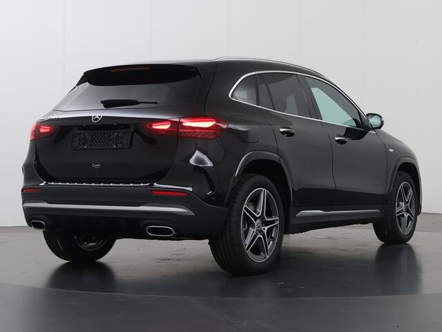 Mercedes-Benz GLA-KLASSE 250e Business Solution AMG | Panoramaschuifdak | Premium Plus | 360°-camera | Augmented Reality Navigation | Stoelverwarming | Head-up display | Dodehoekassistent |