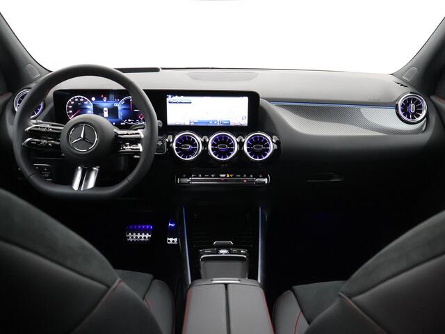 Mercedes-Benz GLA-KLASSE 250e Business Solution AMG | Panoramaschuifdak | Premium Plus | 360°-camera | Augmented Reality Navigation | Stoelverwarming | Head-up display | Dodehoekassistent |