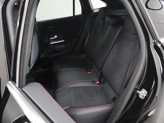 Mercedes-Benz GLA-KLASSE 250e Business Solution AMG | Panoramaschuifdak | Premium Plus | 360°-camera | Augmented Reality Navigation | Stoelverwarming | Head-up display | Dodehoekassistent |