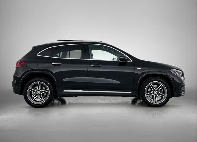 Mercedes-Benz GLA-KLASSE 250 e Business Solution AMG | Premium Plus Pakket | Trekhaak | GUARD 360 ° Vehicle protection Plus | Panoramaschuifdak | Head-up display | Voorstoelen met Memory |