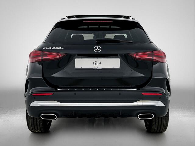 Mercedes-Benz GLA-KLASSE 250 e Business Solution AMG | Premium Plus Pakket | Trekhaak | GUARD 360 ° Vehicle protection Plus | Panoramaschuifdak | Head-up display | Voorstoelen met Memory |