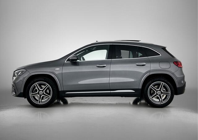 Mercedes-Benz GLA-KLASSE 250 e Business Solution AMG | Trekhaak | Parkeerpakket met achteruitrijcamera | EASY PACK achterklep | Sound system | Dodehoekassistent | Stoelverwarming voor | KEYLESS GO |