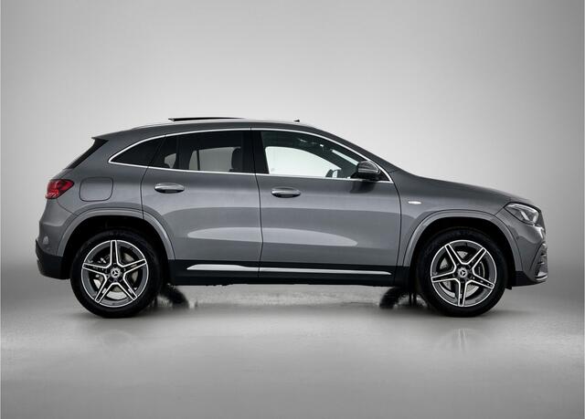 Mercedes-Benz GLA-KLASSE 250 e Business Solution AMG | Trekhaak | Parkeerpakket met achteruitrijcamera | EASY PACK achterklep | Sound system | Dodehoekassistent | Stoelverwarming voor | KEYLESS GO |
