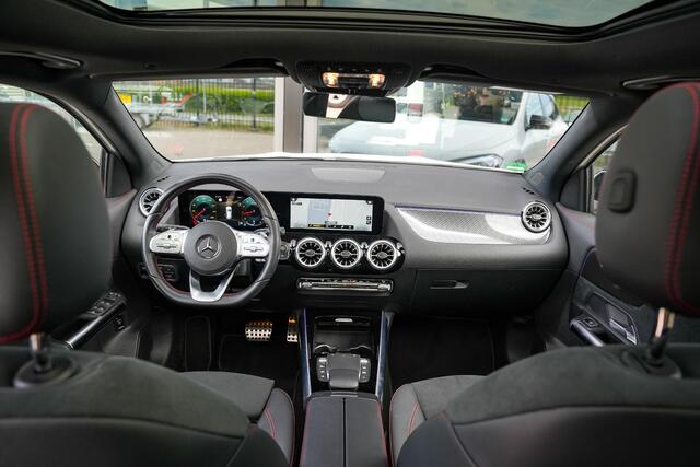 Mercedes-Benz GLA-KLASSE 200 AMG Line Panodak Ambient Stoelverw. Camera Cruise