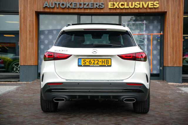 Mercedes-Benz GLA-KLASSE 200 AMG Line Panodak Ambient Stoelverw. Camera Cruise