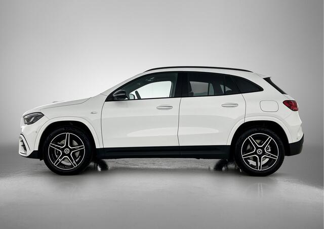 Mercedes-Benz GLA-KLASSE 250 e Business Solution AMG | Premium Plus pakket | Nightpakket | GUARD 360 ° Vehicle protection Plus | Trekhaak | Head-up display | Voorstoelen met memoryfunctie | MULTIBEAM LED |