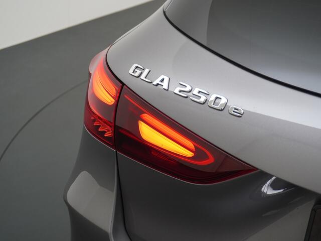Mercedes-Benz GLA-KLASSE 250 e AMG Line | Multibeam Keyless Sfeer