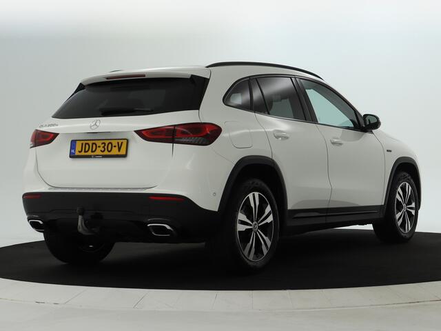 Mercedes-Benz GLA-KLASSE 250 e Plug-In Hybride | Achteruitrijcamera | Trekhaak | Nightpakket | Apple Carplay | Inclusief 24 maanden MB Certified garantie voor Europa.